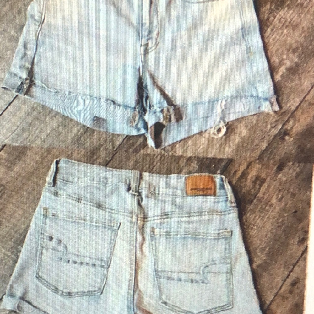 🦅AE high waist light wash denim shorts SZ 4 - Picture 1 of 2